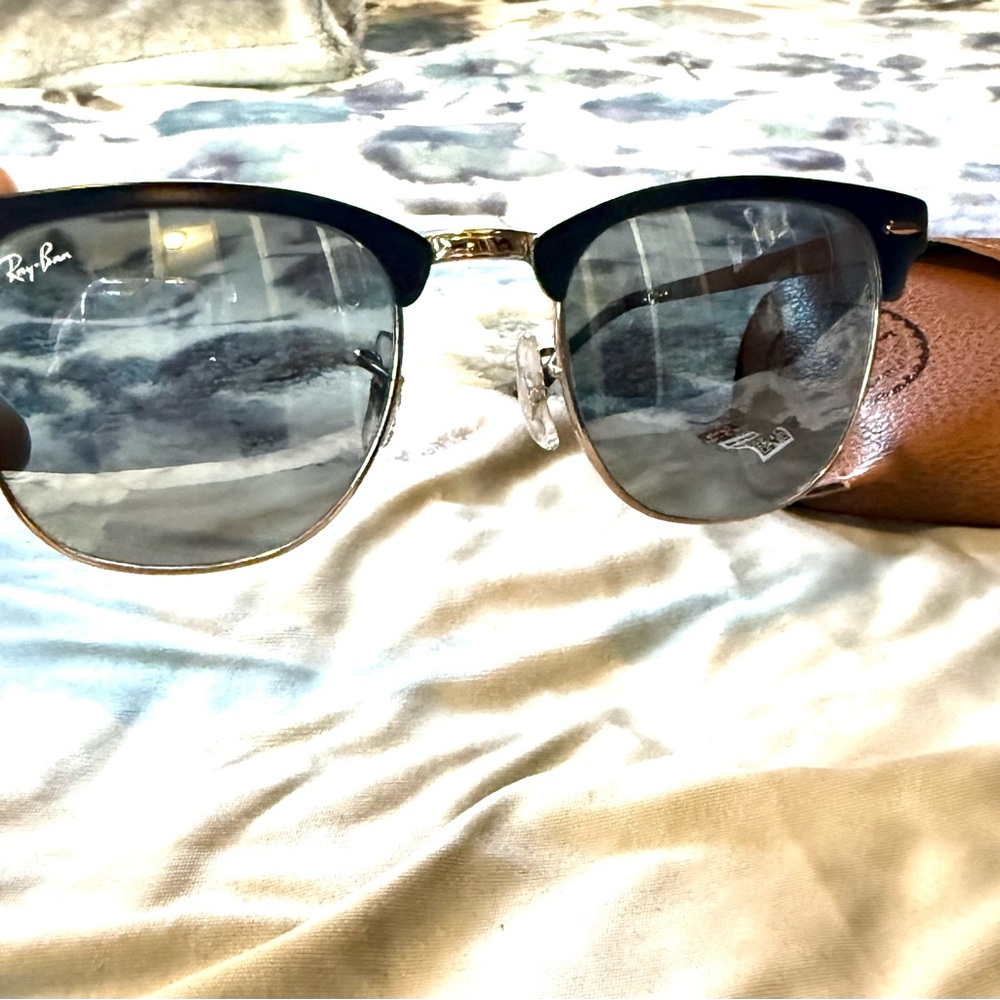 Ray-Ban Classic Black and Silver Sunglasses